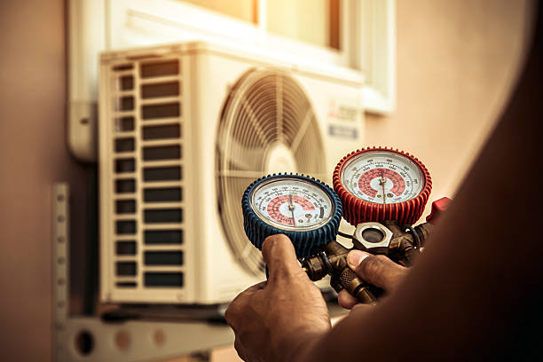 Professional Hvac technician working in Clermont, KY